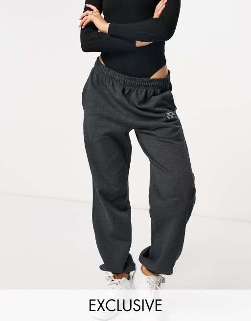 Fashionkilla exclusive motif sweatpants in charcoal - GRAY