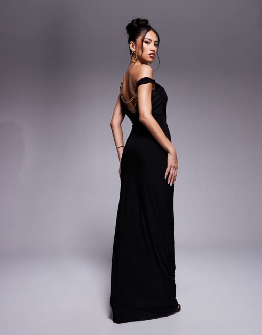Fashionkilla - Exclusives - Vormgegeven maxi jurk van gladde stof met blote schouder, kettingen en lage rug in zwart