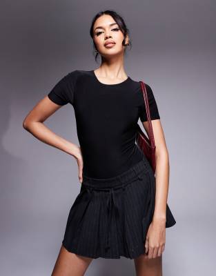 Fashionkilla - Exklusiv - Doppellagiger, formender T-Shirt-Body in Schwarz mit geschmeidiger Haptik