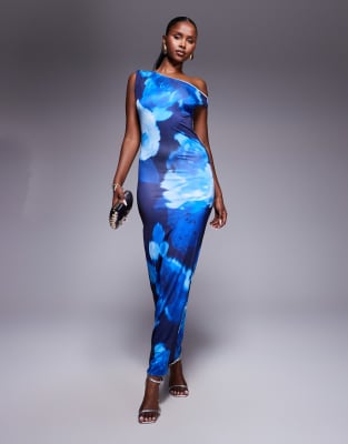 Fashionkilla - Figurformendes, zweilagiges Maxikleid in Blau mit Blumenmuster in verschwommener Optik, asymmetrischer Sc...