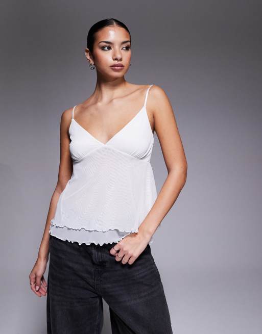 Fashionkilla - Hvid peplum-top med meshlag yderst med bølgekant og camistropper