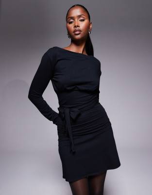 Fashionkilla - Schulterfreies, langärmliges Minikleid in Schwarz mit betonter, gewickelter Taille