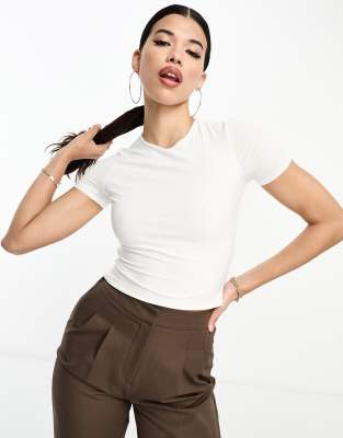 sculpted fitted T-shirt in white