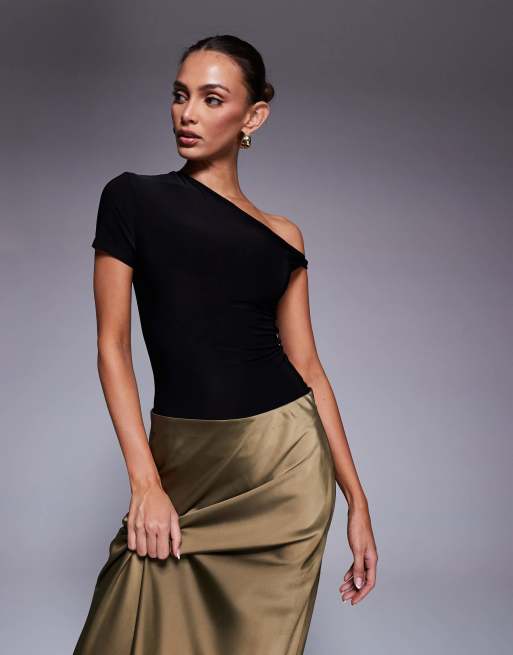 Fashionkilla - Sort og dobbeltformgivende samt stram bodystocking med asymmetrisk snit og snoningsdetalje