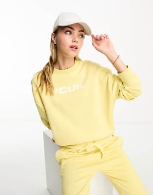 FCUK - Sweatshirt in Zitronengelb mit Rundhalsausschnitt und weißem Logo, Kombiteil