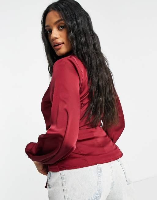 Femme Luxe - Bærrød slå-om-top i satin, 2 af 4