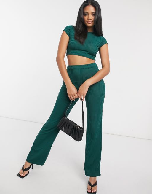 Femme Luxe - Ensemble pantalon évasé et crop top côtelé - Kaki