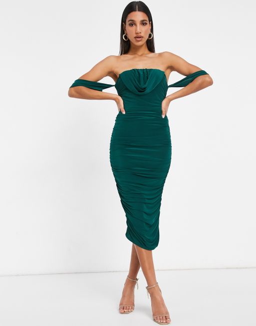 Femme Luxe – Szmaragdowa sukienka bodycon z ozdobnym drapowaniem