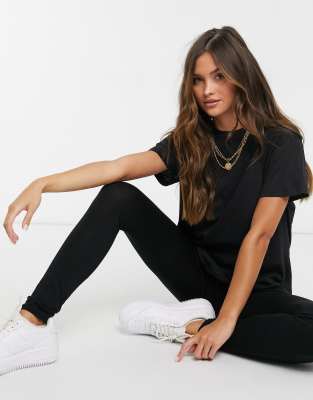 black t shirt with black leggings