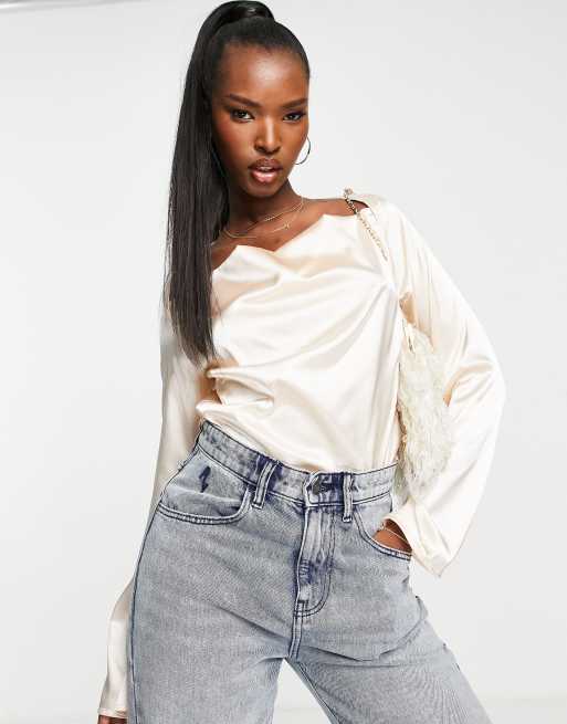 Femme Luxe - Top a maniche lunghe con scollo ad anello in satin color écru