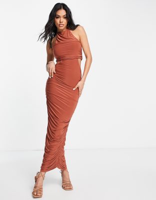 Femme Luxe - Vestito midi fasciante arricciato e allacciato al collo color sabbia
