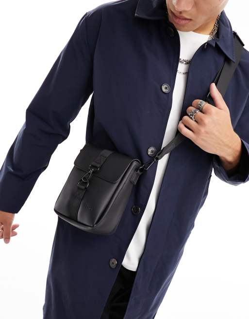 Fenton - Crossbody tas met clip aan de voorkant in zwart