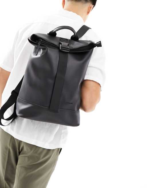 Fenton – Rucksack in in Schwarz mit Rollverschluss oben