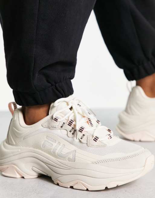 Fila Alpha Ray Linear Cremehvide og brune sneakers ASOS