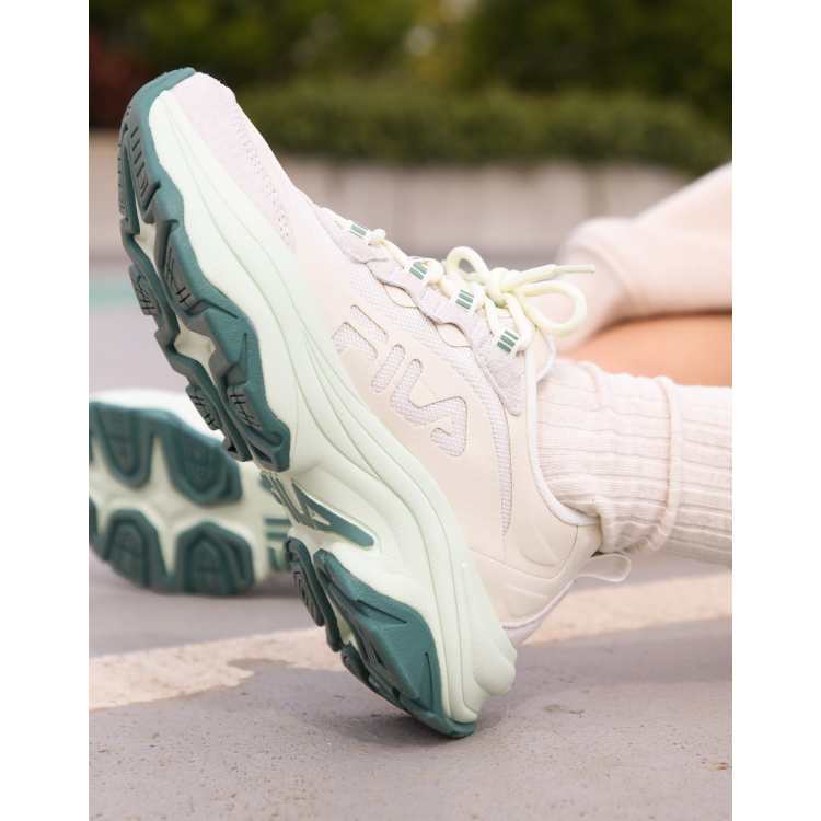 White fila clearance sneakers for women