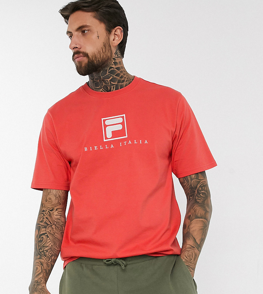 Fila - Blade - T-shirt met logo in rood, exclusief bij ASOS