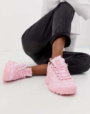 Pink fila 2024 shoes outfit