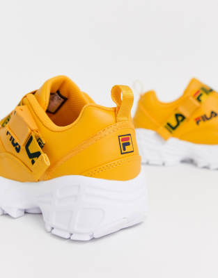 Fila fast charge trainer store with logo straps in white