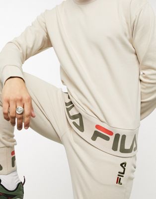Fila – Neil – Sweatshirt in Stone mit Bündchen-Neutral