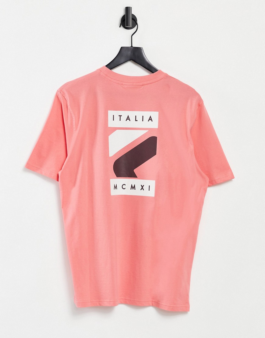 Fila - Quartz - T-shirt met vierkant logo op de rug in roze-Rood
