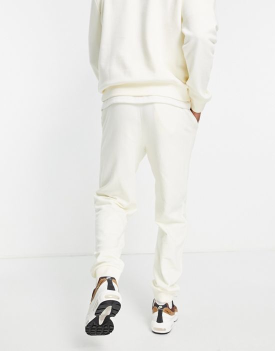 https://images.asos-media.com/products/fila-sweatpants-with-logo-in-off-white/201044369-2?$n_550w$&wid=550&fit=constrain