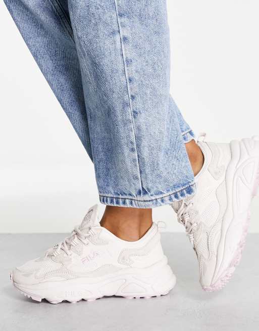 White trainers deals womens fila