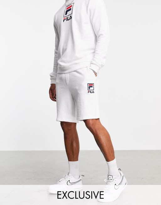 Fila – Vita shorts med boxlogga, endast hos ASOS