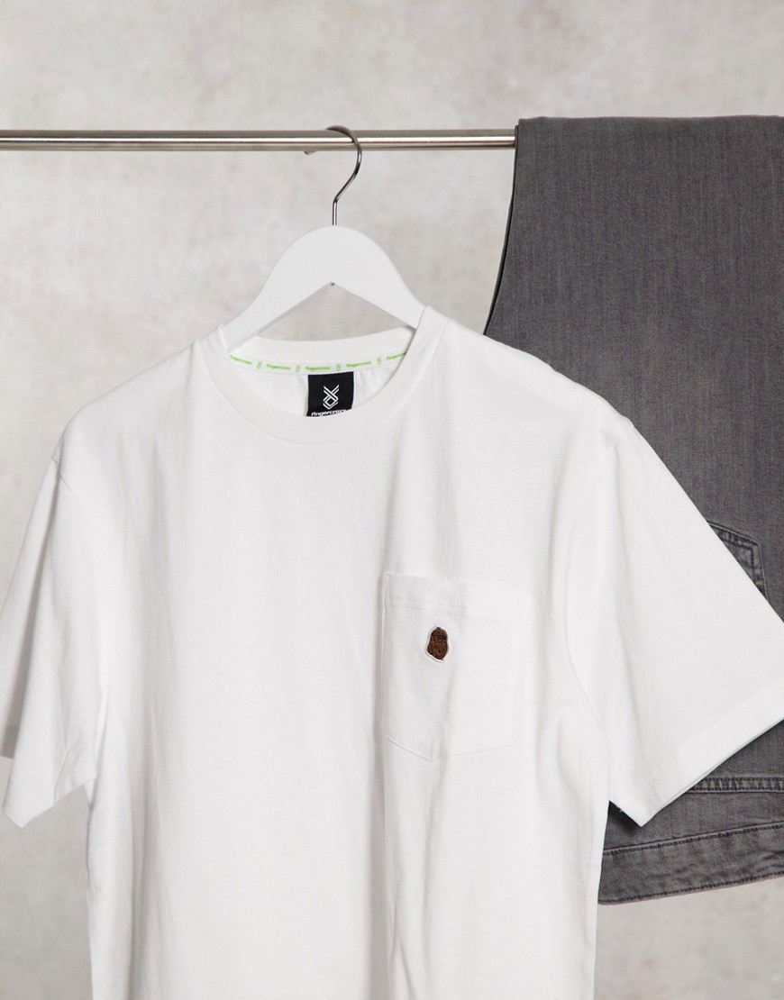 Fingercroxx – Vit t-shirt med ficka och logga