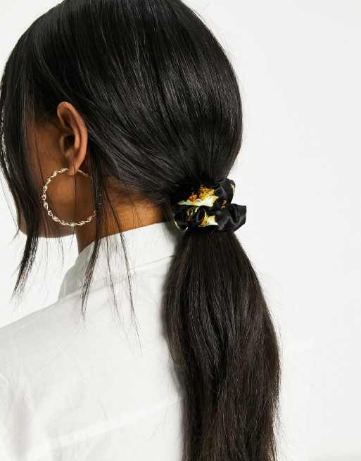 ASOS DESIGN hair clip claw in black