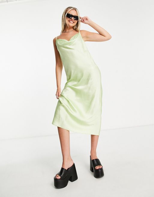 Fire & Glory – Ava – Zielona satynowa sukienka midi na ramiączkach | ASOS
