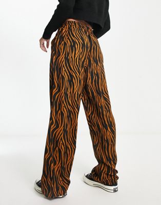 Monki pants in brown leopard print