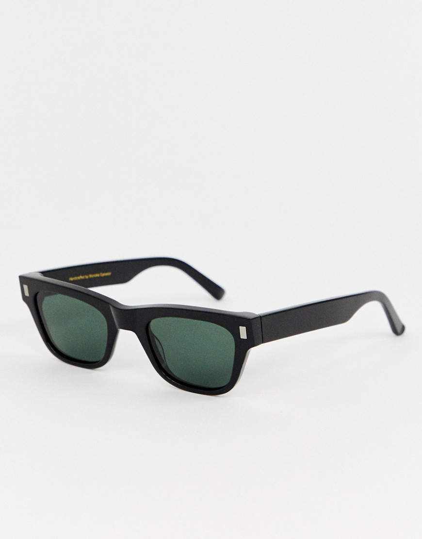 Firkantede Aki-solbriller i sort fra Monokel Eyewear