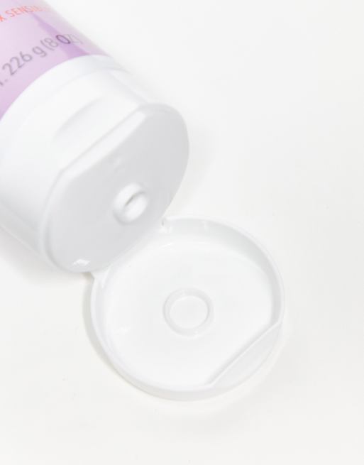 First Aid Beauty - KP Bump Eraser - Gladmakende bodyscrub met 10% AHA 226oz, 3 van 4