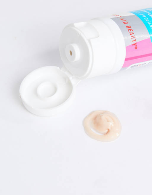 First Aid Beauty - Nawilżająca baza-krem o kokosowym zapachu, 3 z 4