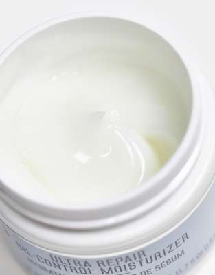 first aid beauty oil control moisturizer