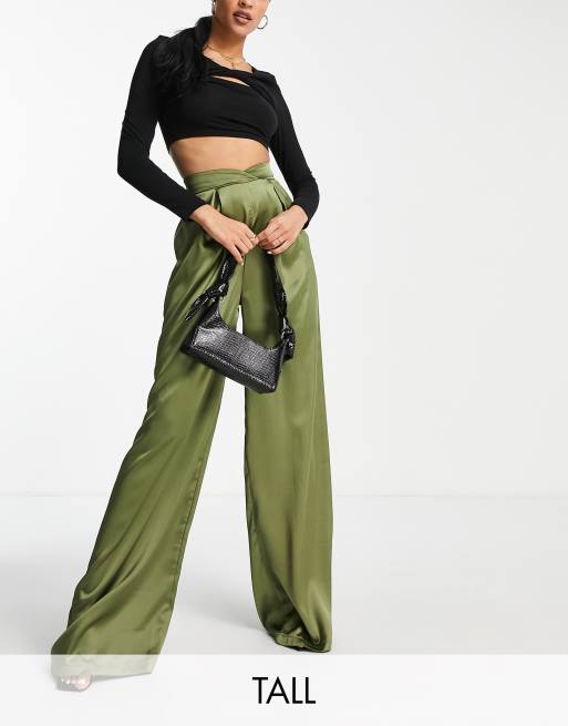 First Distraction Tall - The Label - Pantalon large à taille haute en satin - Olive 