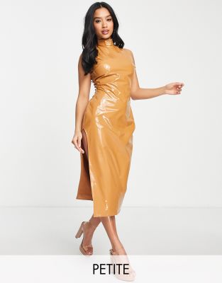 First Distraction The Label Petite - Midi-jurk van vinyl in camel | ASOS