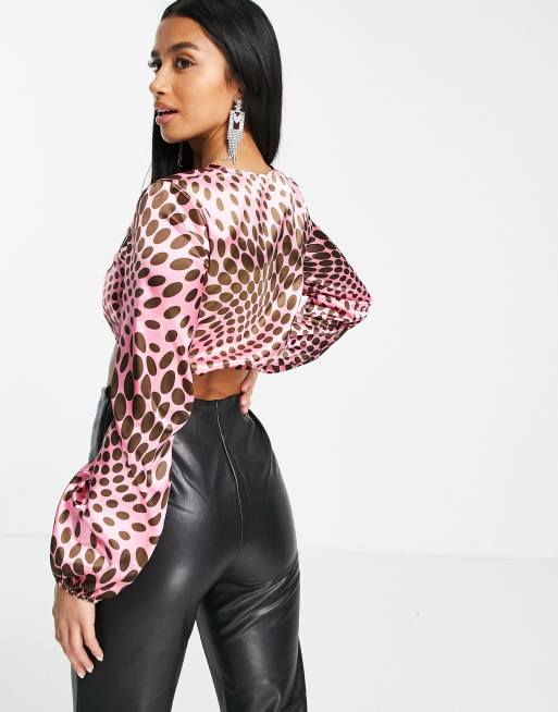  First Distraction The Label Petite – Oberteil aus Satin mit verdrehtem Detail und geometrischem Muster, 2 von 4