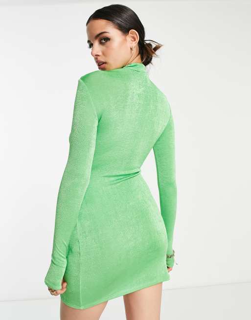 First Distraction The Label - Robe courte torsadée devant à manches longues et découpes - Vert vif, 2 de 4