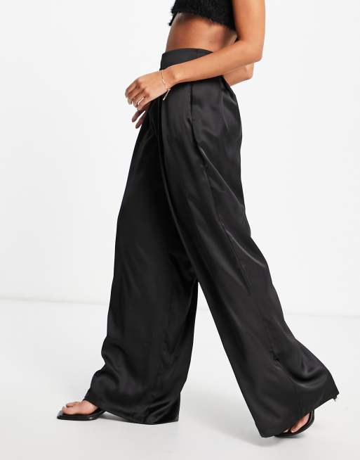 First Distraction The Label - Satijnen broek met wijde pijpen en hoge taille in zwart , 4 van 4