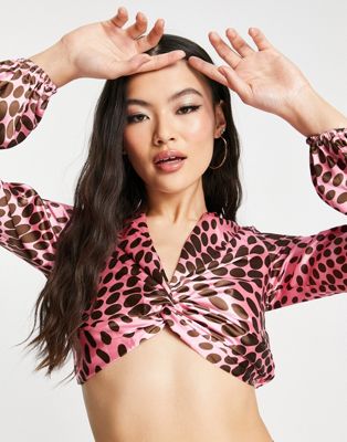 First Distraction the label satin twist top in geo print