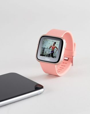 fitbit fb504rgpk versa smartwatch with peach band and rose gold