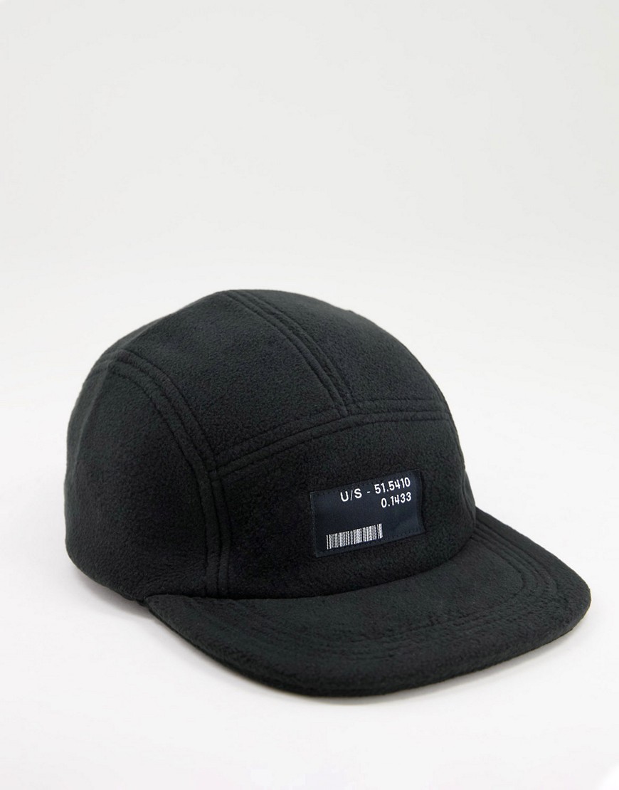 фото Флисовая 5-панельная кепка черного цвета с фирменной символикой asos design-черный цвет