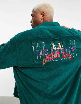Повседневные рубашки Флисовая oversized-рубашка в университетском стиле с вышивкой USA на спине в стиле 90-х ASOS DESIGN-Зеленый цвет