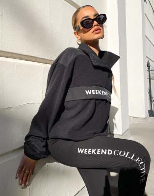 фото Флисовый топ со вставкой, короткой молнией и логотипом asos weekend collective-черный цвет