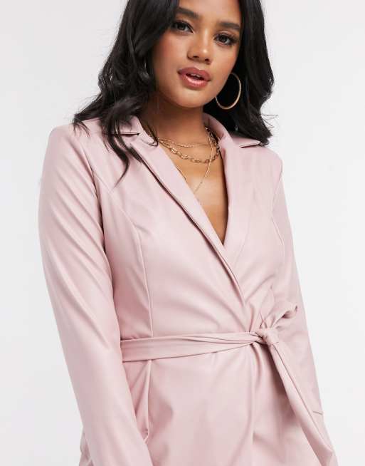 Flounce London Club – Rosa Blazerkleid mit Bindegürtel, 3 von 4