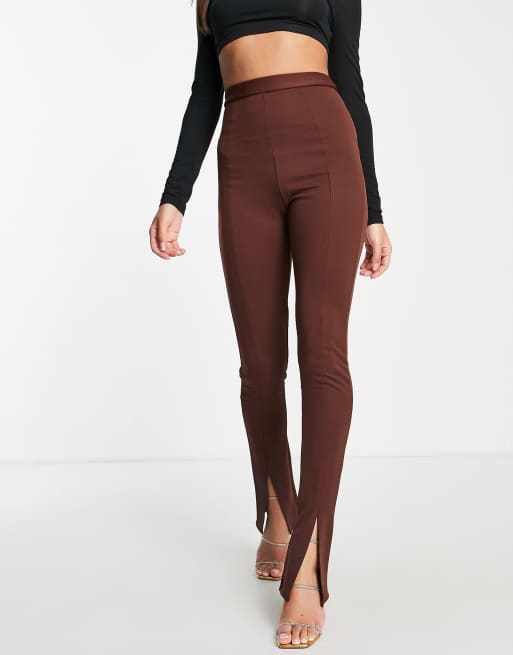 Flounce London – Elegante Stretchhose mit hohem Bund und Frontschlitz in Bitterschokobraun  , 3 von 4