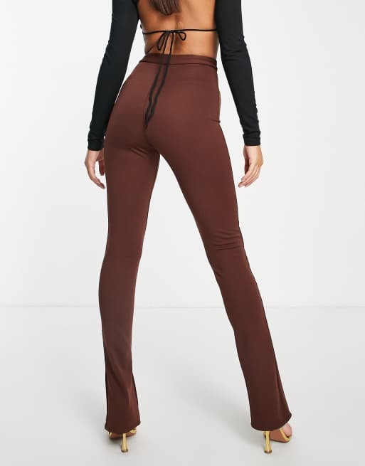 Flounce London – Elegante Stretchhose mit hohem Bund und Frontschlitz in Bitterschokobraun  , 4 von 4