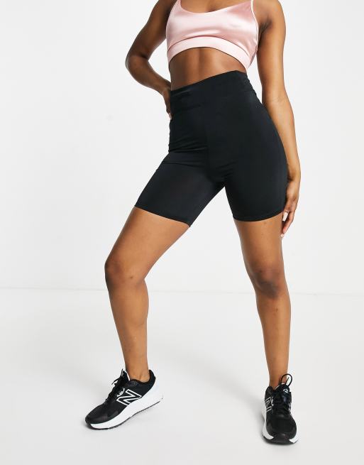 Flounce London - Fitness - Hardloopshorts met trekkoord in de taille en vormgevende achterkant in zwart
