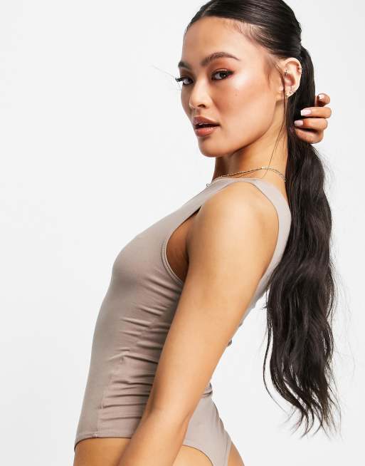 Flounce London – Ljusbrun, enkel one shoulder-body, 2 av 4